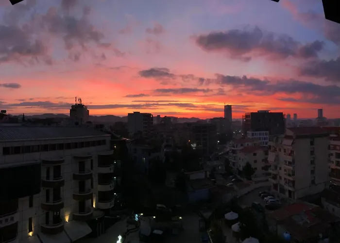 Skyview Oasis Premium 地拉那